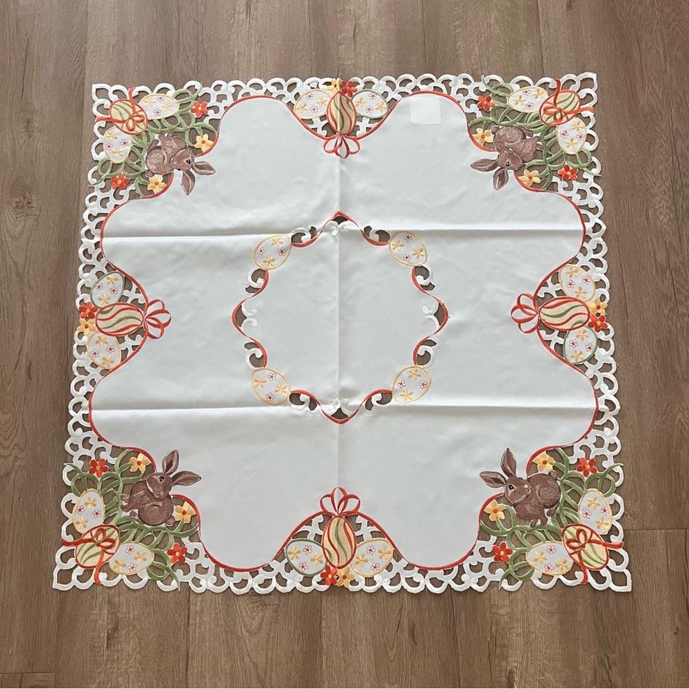 NEW SQUARE TABLE‎ TOPPER TABLECLOTH Embroidered Easter Rabbit 33” Summer Spring